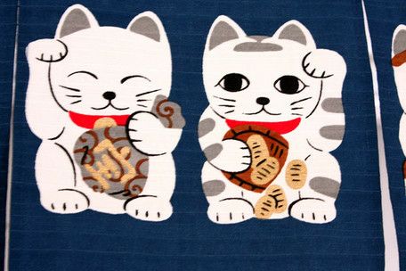 【和風のれん】縁起のれん♪七福ねこ「招き猫柄」紺色LuckyCat【幅85cm×長さ35cm】[和風暖簾/和柄暖簾/外国人土産]【あす楽対応_関東】【あす楽対応_近畿】【あす楽対応_東海】【あす楽対応_四国】【ネコポス送料無料】