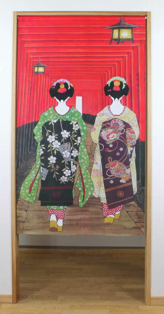 【和風のれん】舞妓★伏見稲荷14271【幅85cm×長さ150cm】この一枚で和風空間に！[和風暖簾/和柄暖簾/外国人土産/ロングのれん]【あす楽対応_関東】【あす楽対応_近畿】【あす楽対応_東海】【あす楽対応_四国】999205